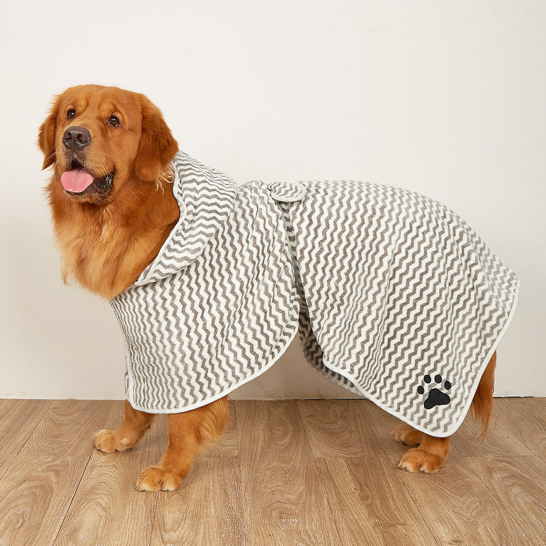 Microfiber Bathrobe Towel For Fast Drying And Comfortable Grooming Use